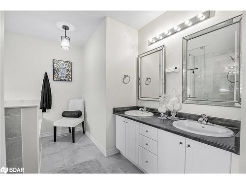 12 Cypress Point, Barrie, ON - Indoor Photo Showing Bathroom