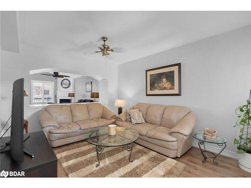 1112 Kell Street, Innisfil, ON - Indoor Photo Showing Living Room