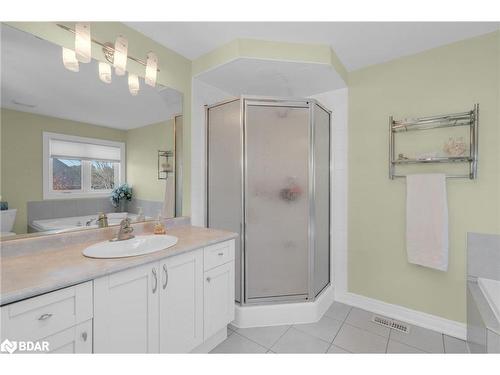 1112 Kell Street, Innisfil, ON - Indoor Photo Showing Bathroom