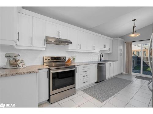 1112 Kell Street, Innisfil, ON - Indoor Photo Showing Kitchen