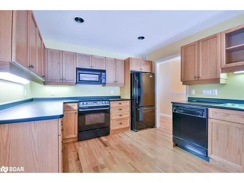 105 Pine Ridge Gt, Gravenhurst, ON - Indoor Photo Showing Kitchen