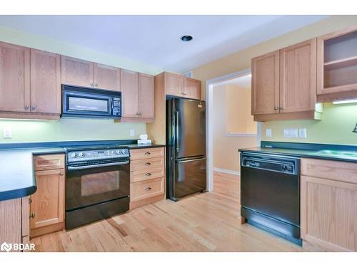 105 Pine Ridge Gt, Gravenhurst, ON - Indoor Photo Showing Kitchen