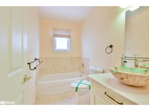 105 Pine Ridge Gt, Gravenhurst, ON - Indoor Photo Showing Bathroom