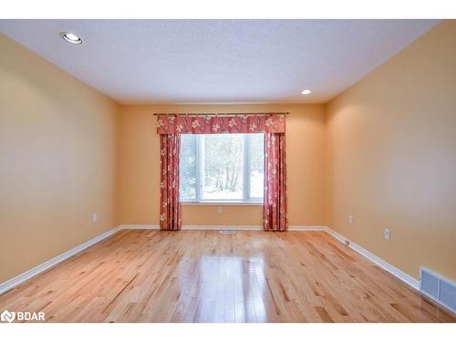 105 Pine Ridge Gt, Gravenhurst, ON - Indoor Photo Showing Other Room