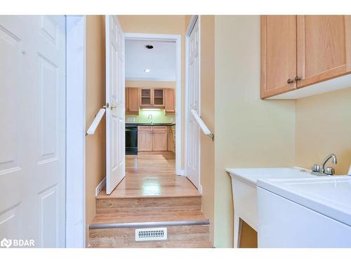 105 Pine Ridge Gt, Gravenhurst, ON - Indoor Photo Showing Laundry Room