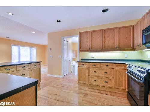 105 Pine Ridge Gt, Gravenhurst, ON - Indoor Photo Showing Kitchen