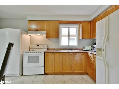 22 Nicholson Drive, Barrie, ON - Indoor Photo Showing Kitchen