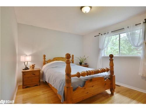 22 Nicholson Drive, Barrie, ON - Indoor Photo Showing Bedroom