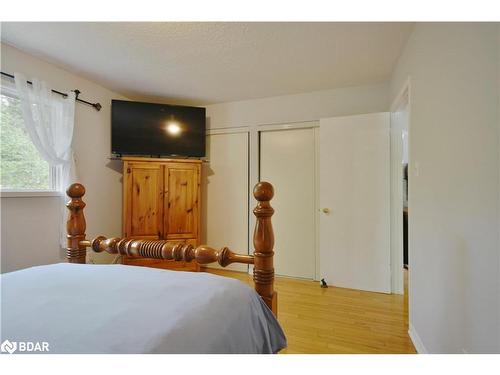 22 Nicholson Drive, Barrie, ON - Indoor Photo Showing Bedroom