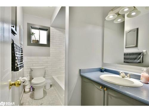 22 Nicholson Drive, Barrie, ON - Indoor Photo Showing Bathroom