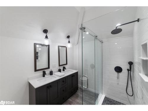 119 Tutela Heights Road, Brantford, ON - Indoor Photo Showing Bathroom