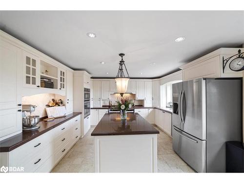 119 Tutela Heights Road, Brantford, ON - Indoor Photo Showing Kitchen With Upgraded Kitchen