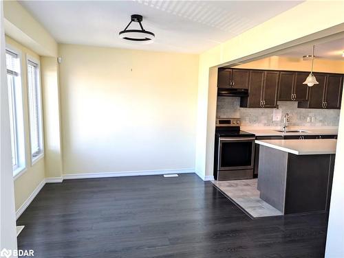 99 Frank'S Way, Barrie, ON - Indoor Photo Showing Kitchen