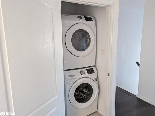 99 Frank'S Way, Barrie, ON - Indoor Photo Showing Laundry Room