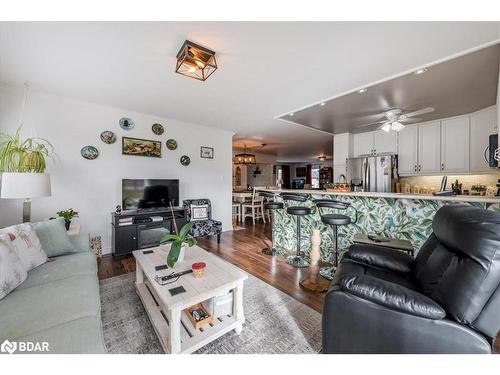 1 Sinclair Crescent, Ramara, ON - Indoor Photo Showing Living Room