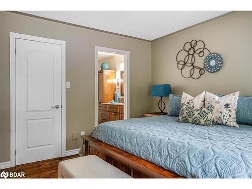 104 Crompton Drive, Barrie, ON - Indoor Photo Showing Kitchen With Double Sink