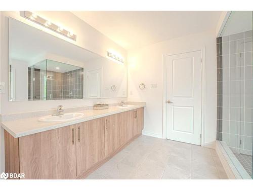 41 Wakefield Boulevard, Essa, ON - Indoor Photo Showing Bathroom