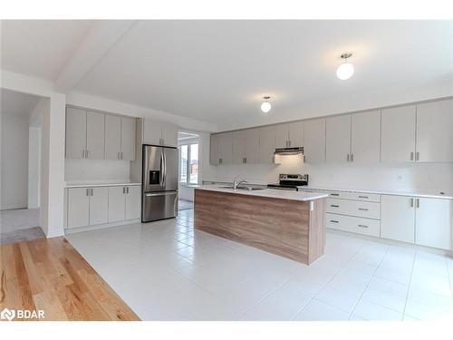 41 Wakefield Boulevard, Essa, ON - Indoor Photo Showing Kitchen With Double Sink