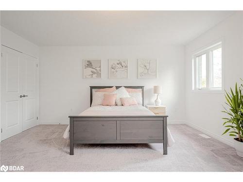 41 Wakefield Boulevard, Essa, ON - Indoor Photo Showing Bedroom