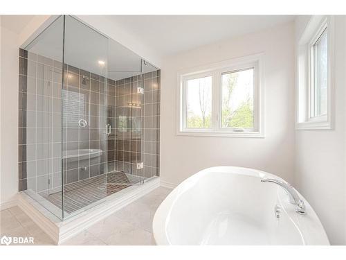 41 Wakefield Boulevard, Essa, ON - Indoor Photo Showing Bathroom