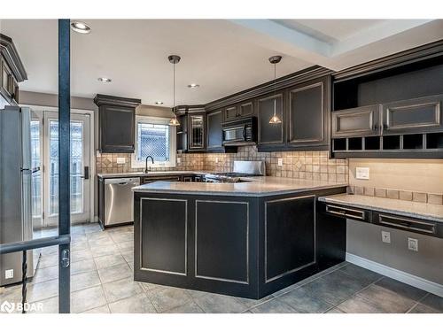 136 Lillian Crescent, Barrie, ON - Indoor Photo Showing Kitchen With Stainless Steel Kitchen With Upgraded Kitchen