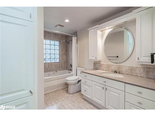 136 Lillian Crescent, Barrie, ON - Indoor Photo Showing Bathroom