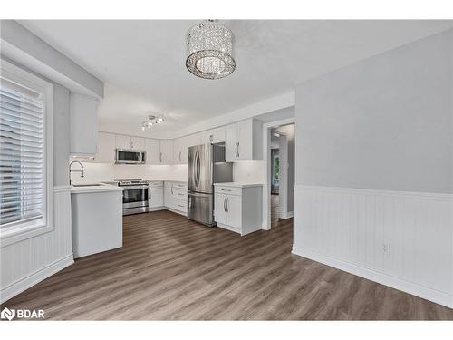 21 Leslie Avenue, Barrie, ON - Indoor Photo Showing Kitchen With Stainless Steel Kitchen