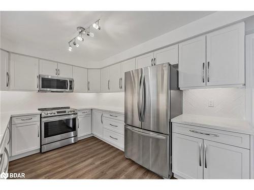 21 Leslie Avenue, Barrie, ON - Indoor Photo Showing Kitchen With Stainless Steel Kitchen