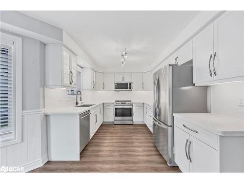 21 Leslie Avenue, Barrie, ON - Indoor Photo Showing Kitchen With Stainless Steel Kitchen With Upgraded Kitchen