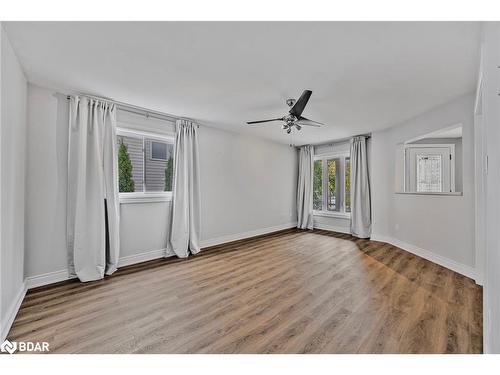 21 Leslie Avenue, Barrie, ON - Indoor Photo Showing Other Room