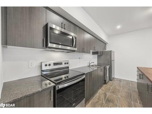 613-15 Kneeshaw Drive, Barrie, ON - Indoor Photo Showing Kitchen