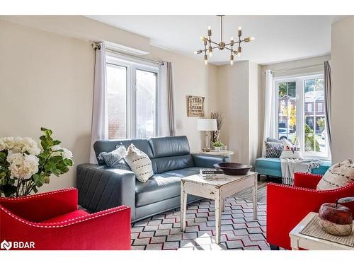 59 Hawthorne Crescent, Barrie, ON - Indoor Photo Showing Living Room