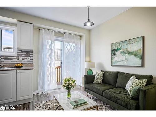 59 Hawthorne Crescent, Barrie, ON - Indoor Photo Showing Living Room