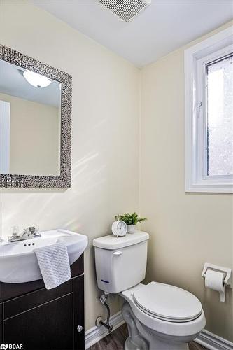 59 Hawthorne Crescent, Barrie, ON - Indoor Photo Showing Bathroom