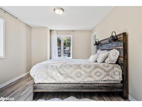 59 Hawthorne Crescent, Barrie, ON - Indoor Photo Showing Bedroom