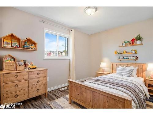 59 Hawthorne Crescent, Barrie, ON - Indoor Photo Showing Bedroom