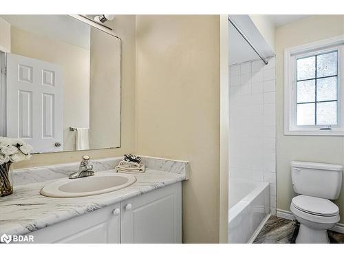 59 Hawthorne Crescent, Barrie, ON - Indoor Photo Showing Bathroom