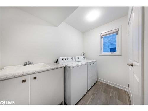 18 Red Maple Lane, Barrie, ON - Indoor Photo Showing Laundry Room