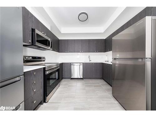 18 Red Maple Lane, Barrie, ON - Indoor Photo Showing Kitchen With Stainless Steel Kitchen