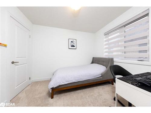 18 Red Maple Lane, Barrie, ON - Indoor Photo Showing Bedroom