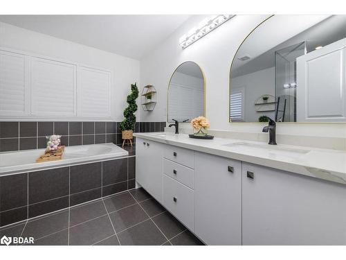 19 Rugman Crescent, Springwater, ON - Indoor Photo Showing Bathroom