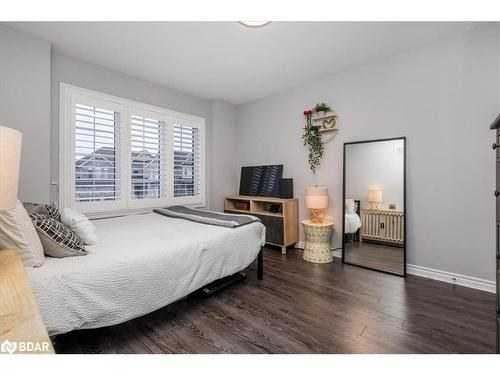 19 Rugman Crescent, Springwater, ON - Indoor Photo Showing Bedroom