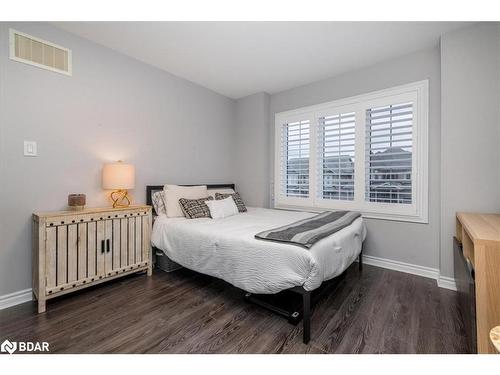 19 Rugman Crescent, Springwater, ON - Indoor Photo Showing Bedroom