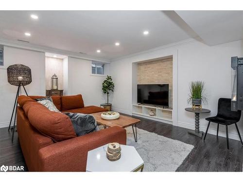 19 Rugman Crescent, Springwater, ON - Indoor Photo Showing Living Room