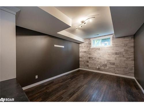 36 Glen Oak Court, Barrie, ON - Indoor Photo Showing Other Room