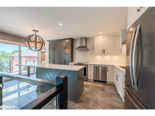 36 Glen Oak Court, Barrie, ON - Indoor Photo Showing Kitchen With Stainless Steel Kitchen With Upgraded Kitchen