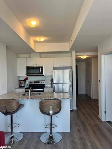 1709-108 Garment Street, Kitchener, ON - Indoor Photo Showing Kitchen