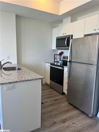 1709-108 Garment Street, Kitchener, ON - Indoor Photo Showing Kitchen