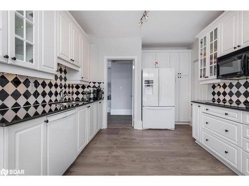 401-140 Cedar Island Road, Orillia, ON - Indoor Photo Showing Kitchen