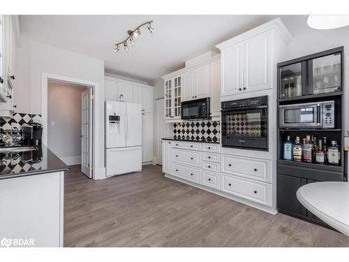 401-140 Cedar Island Road, Orillia, ON - Indoor Photo Showing Kitchen